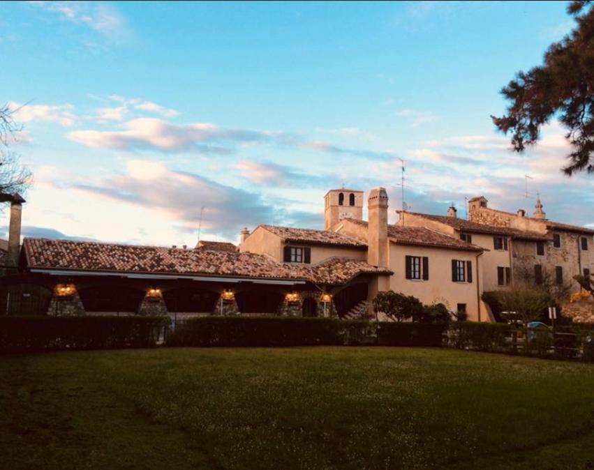 Antico Borgo Bed and Breakfast Castellaro  Exteriör bild